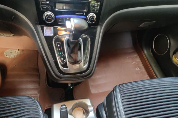 Used Haval H6 2016 Upgraded Model 1.5T Automatic Two-Wheel Drive Elite Version Gear Lever