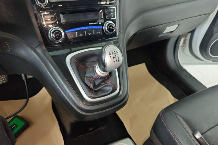 Used Haval H6 2016 Upgraded Model 1.5T Manual Two-Wheel Drive Elite Version Gear Lever