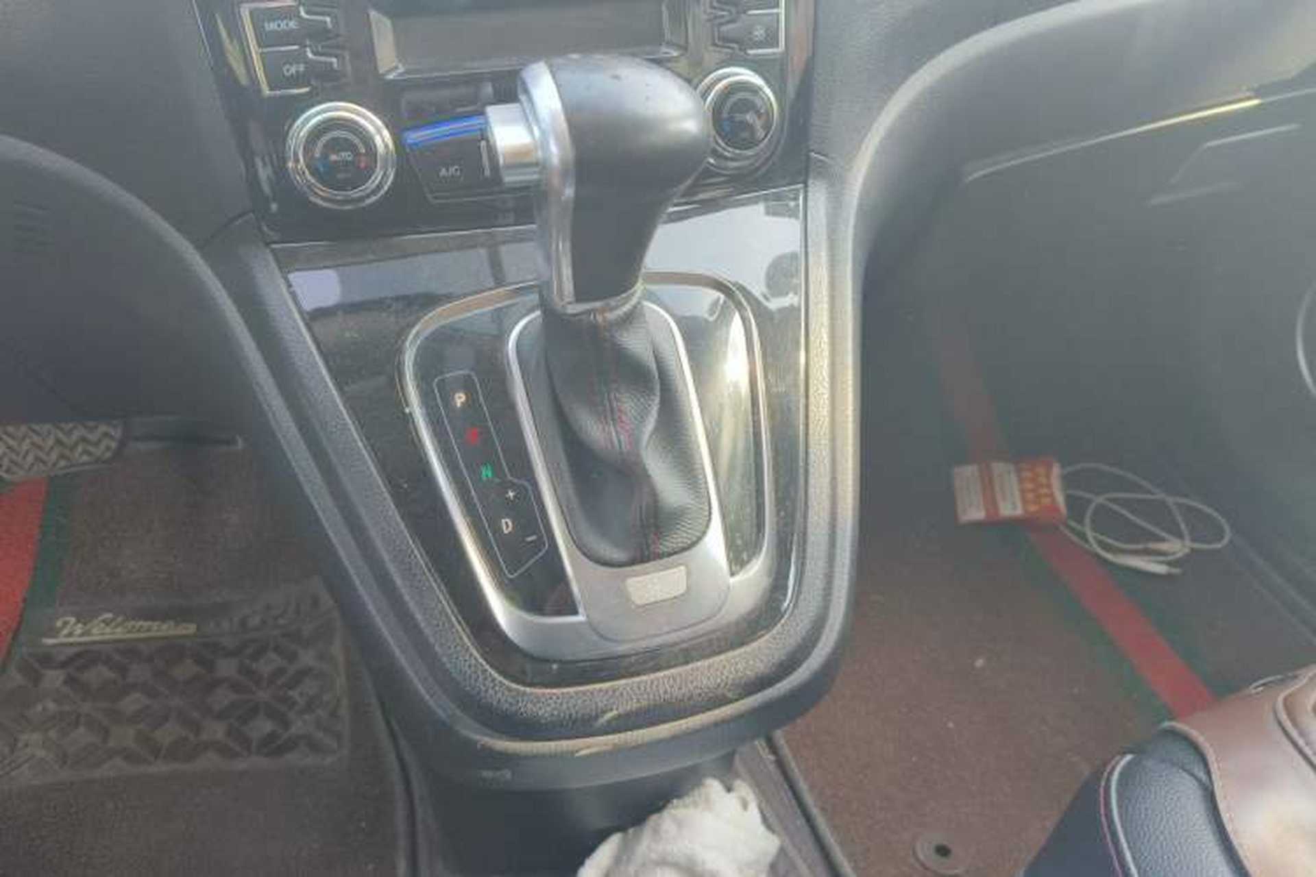 Used Haval H6 2016 Upgraded Model 1.5T Automatic Two-Wheel Drive Elite Version Gear Lever