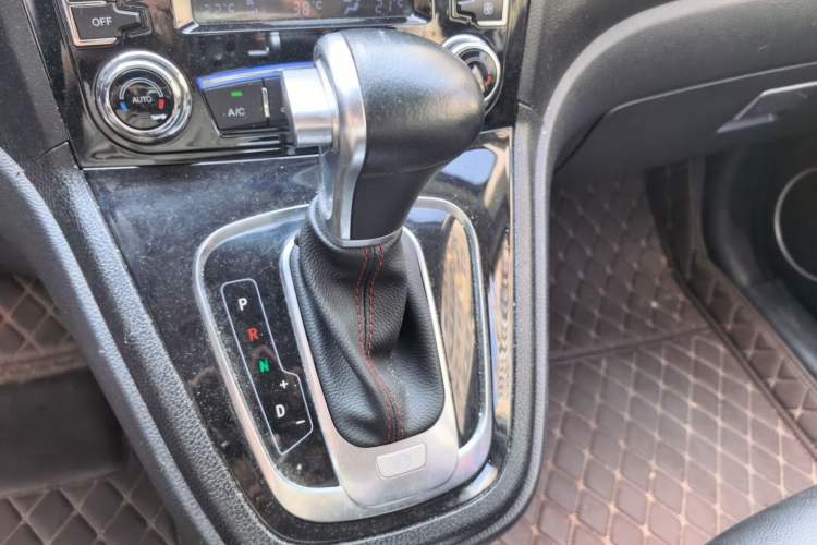 Used Haval H6 2016 Upgraded Model 1.5T Automatic Two-Wheel Drive Elite Version Gear Lever