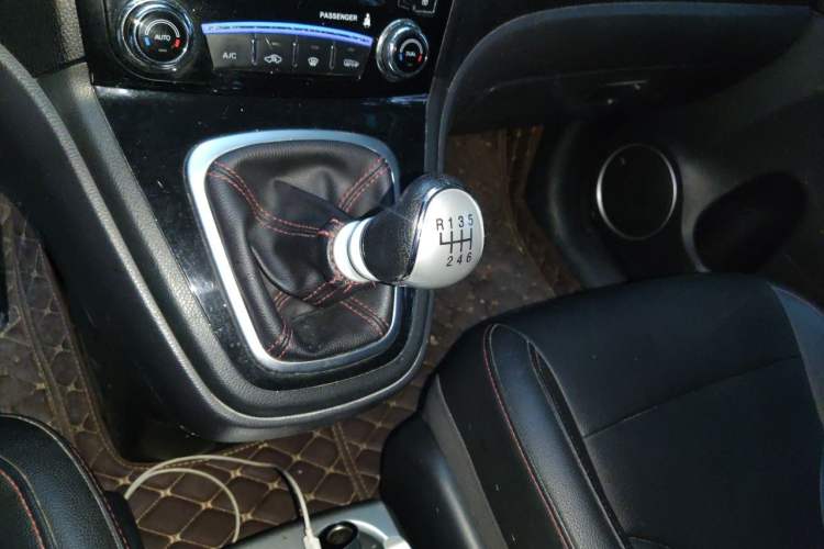 Used Haval H6 2016 Upgraded Model 1.5T Manual Two-Wheel Drive Elite Version Gear Lever