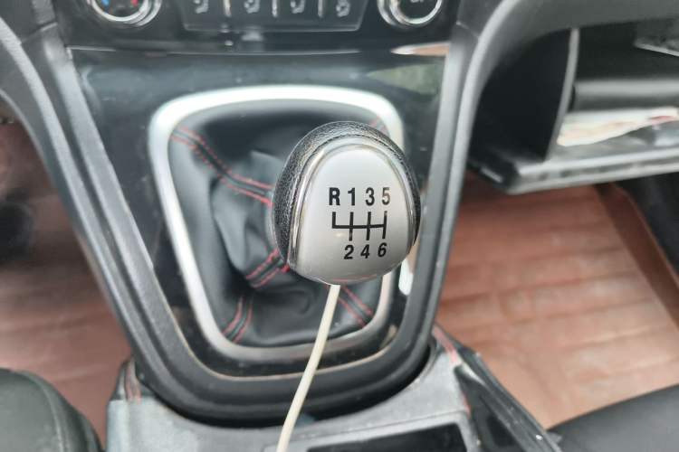 Used Haval H6 2016 Upgraded Model 1.5T Manual Two-Wheel Drive Urban Version Gear Lever