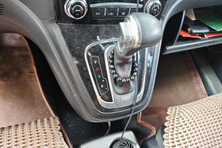 Used Haval H6 2016 Upgraded Model 1.5T Automatic Two-Wheel Drive Elite Version Gear Lever