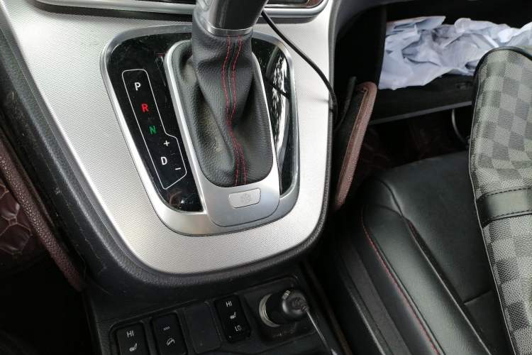 Used Haval H6 2016 Upgraded Model 1.5T Automatic Two-Wheel Drive Elite Version Gear Lever
