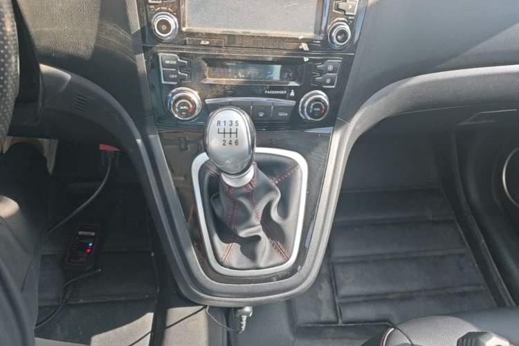 Used Haval H6 2016 Upgraded Model 1.5T Manual Two-Wheel Drive Elite Version Gear Lever