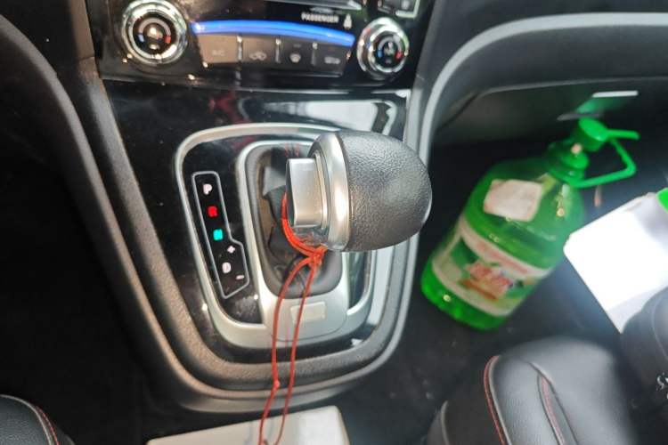 Used Haval H6 2016 Upgraded Model 1.5T Automatic Two-Wheel Drive Elite Version Gear Lever