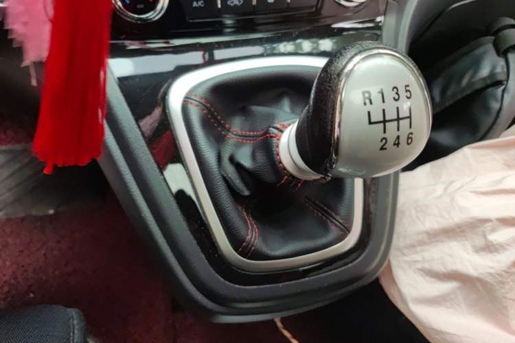 Used Haval H6 2016 Upgraded Model 1.5T Manual Two-Wheel Drive Elite Version Gear Lever