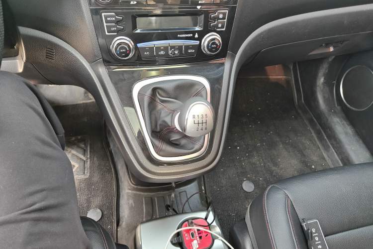 Used Haval H6 2016 Upgraded Model 1.5T Manual Two-Wheel Drive Elite Version Gear Lever