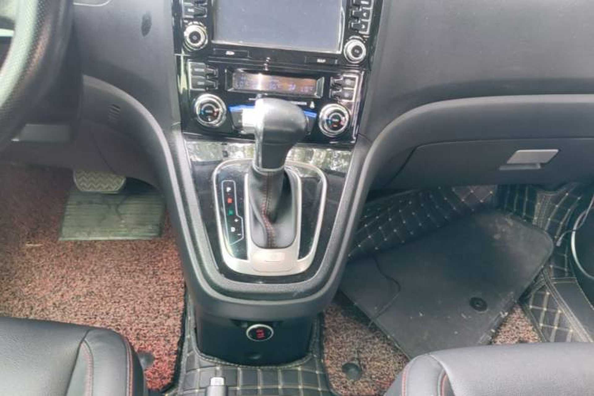 Used Haval H6 2016 Upgraded Model 1.5T Automatic Two-Wheel Drive Elite Version Gear Lever