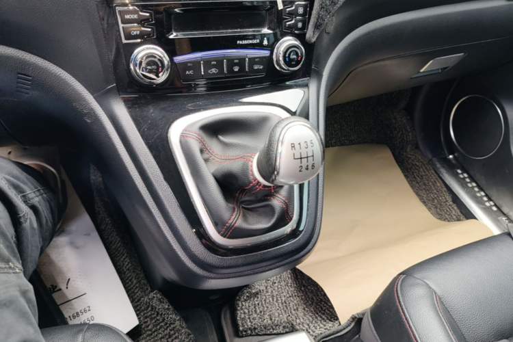 Used Haval H6 2016 Upgraded Model 1.5T Manual Two-Wheel Drive Elite Version Gear Lever
