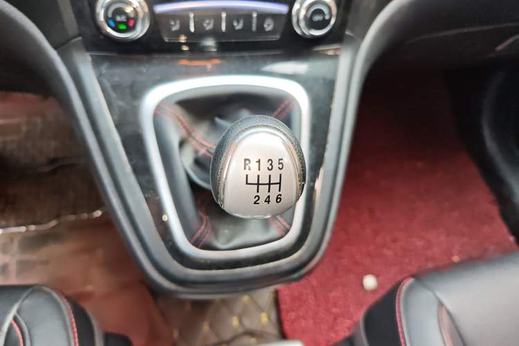 Used Haval H6 2016 Upgraded Model 1.5T Manual Two-Wheel Drive Urban Version Gear Lever