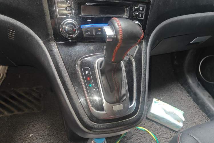 Used Haval H6 2016 Upgraded Model 1.5T Automatic Two-Wheel Drive Elite Version Gear Lever