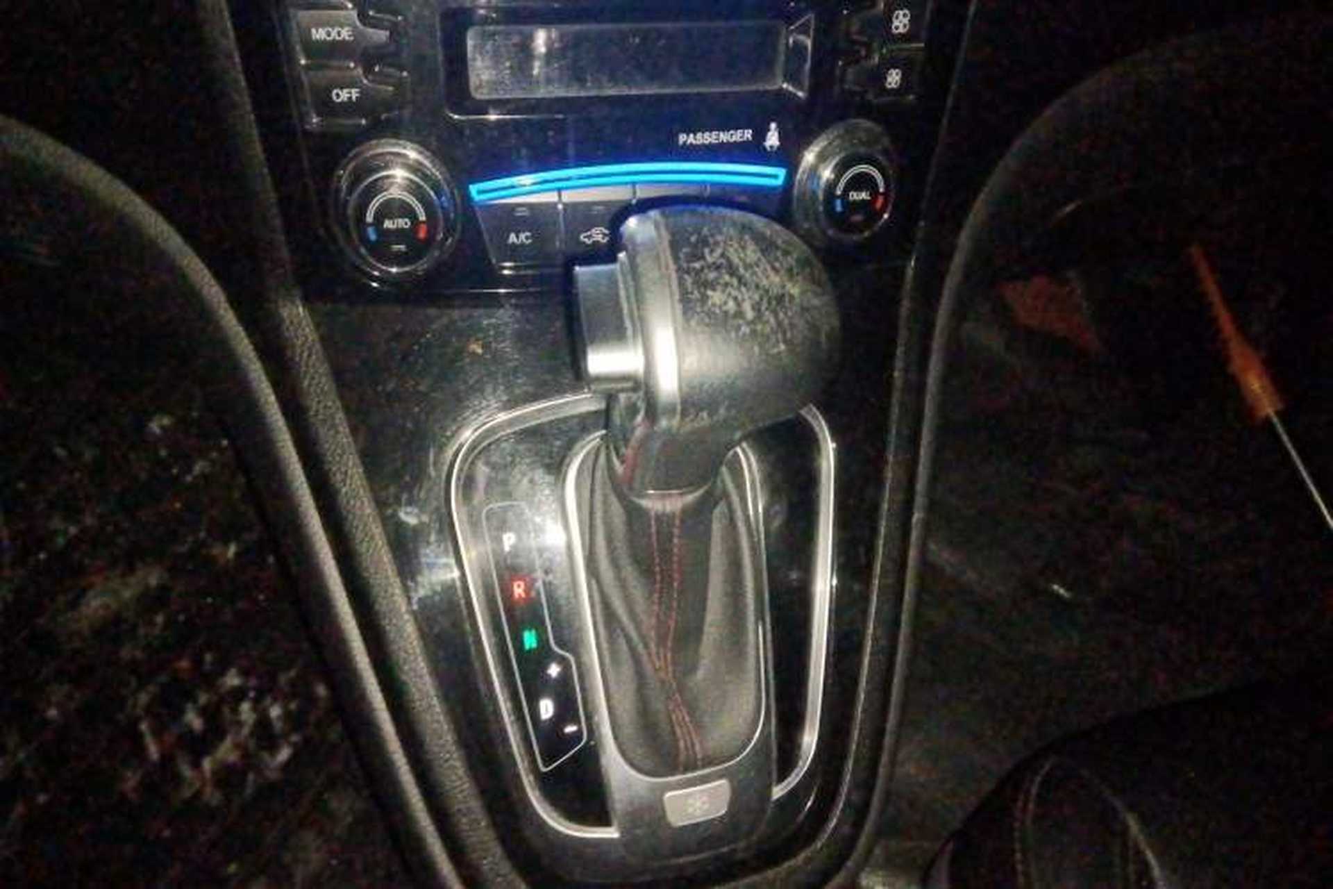 Used Haval H6 2016 Upgraded Model 1.5T Automatic Two-Wheel Drive Elite Version Gear Lever