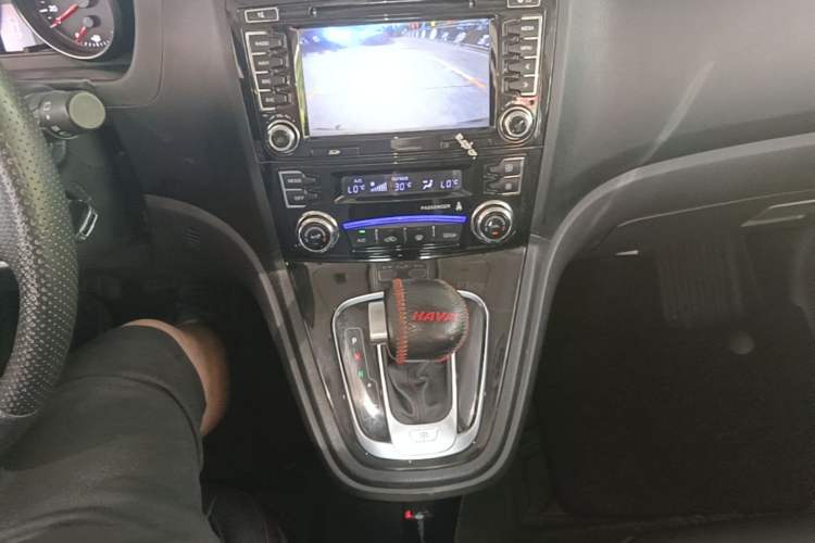 Used Haval H6 2016 Upgraded Model 1.5T Automatic Two-Wheel Drive Elite Version Gear Lever