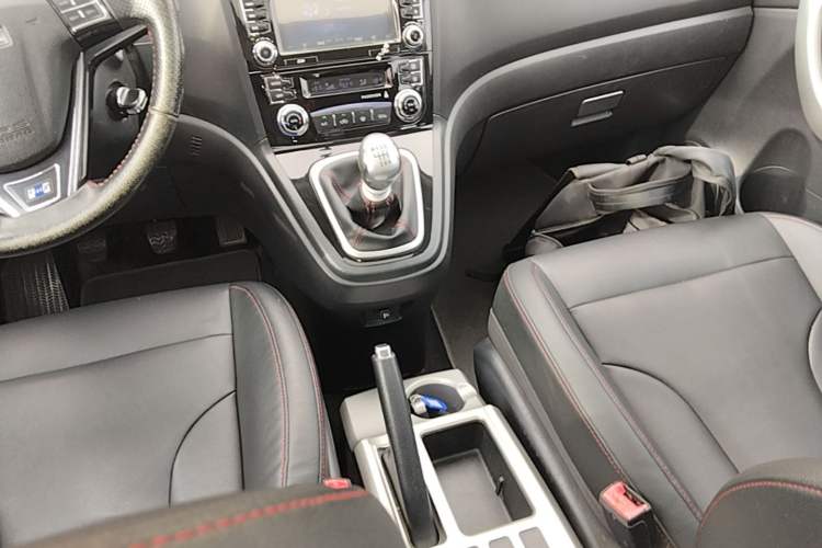 Used Haval H6 2016 Upgraded Model 1.5T Manual Two-Wheel Drive Elite Version Gear Lever