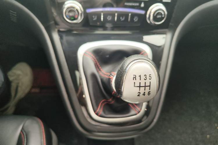 Used Haval H6 2016 Upgraded Model 1.5T Manual Two-Wheel Drive Urban Version Gear Lever