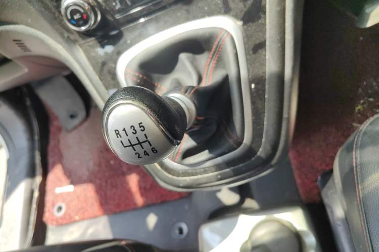 Used Haval H6 2016 Upgraded Model 1.5T Manual Two-Wheel Drive Urban Version Gear Lever