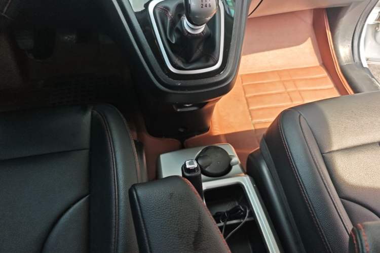 Used Haval H6 2016 Upgraded Model 1.5T Manual Two-Wheel Drive Urban Version Gear Lever