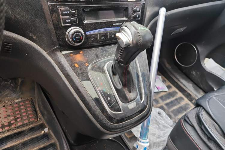 Used Haval H6 2016 Upgraded Model 1.5T Automatic Two-Wheel Drive Elite Version Gear Lever
