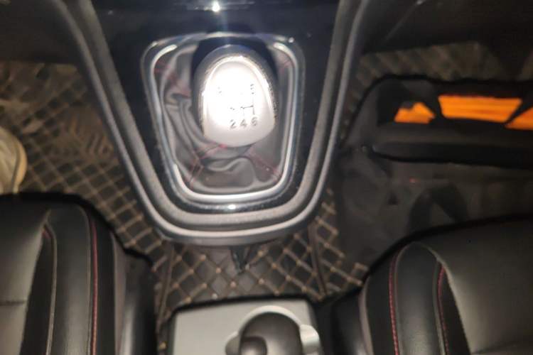 Used Haval H6 2016 Upgraded Model 1.5T Manual Two-Wheel Drive Elite Version Gear Lever