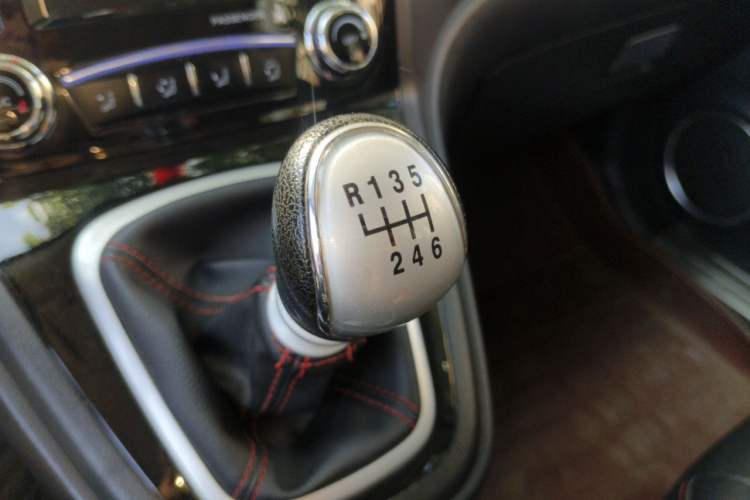 Used Haval H6 2016 Upgraded Model 1.5T Manual Two-Wheel Drive Urban Version Gear Lever