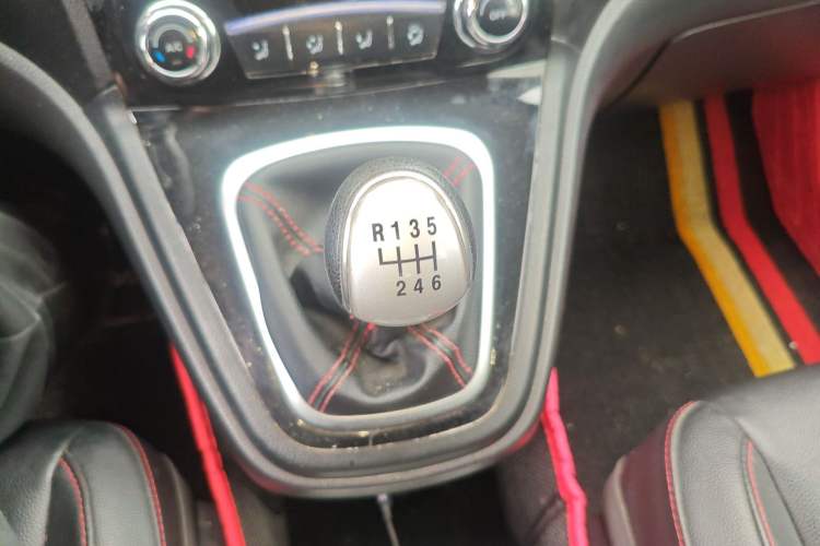 Used Haval H6 2016 Upgraded Model 1.5T Manual Two-Wheel Drive Urban Version Gear Lever
