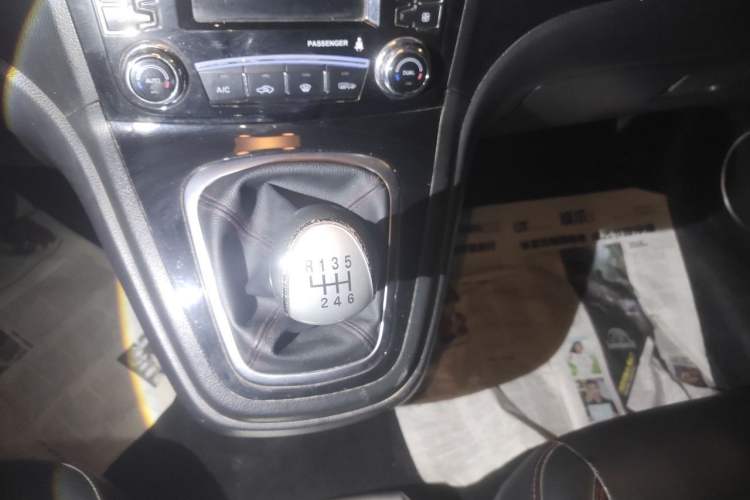 Used Haval H6 2016 Upgraded Model 1.5T Manual Two-Wheel Drive Elite Version Gear Lever