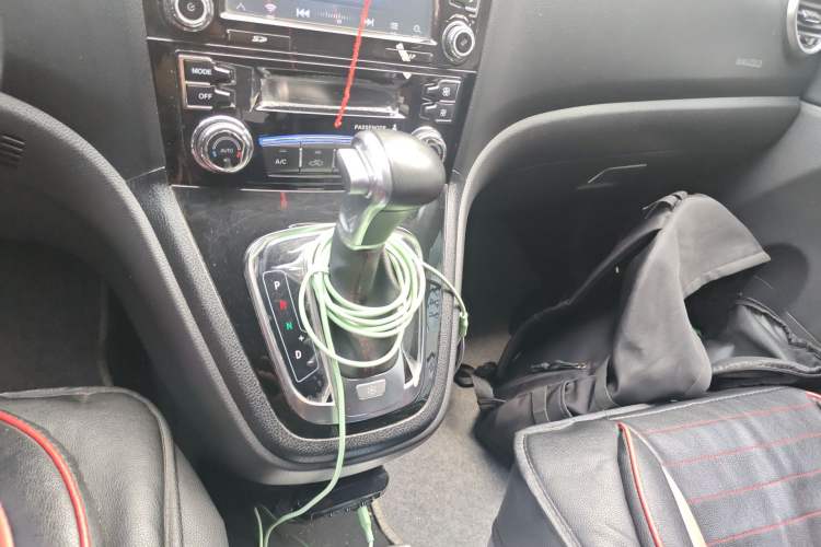 Used Haval H6 2016 Upgraded Model 1.5T Automatic Two-Wheel Drive Elite Version Gear Lever