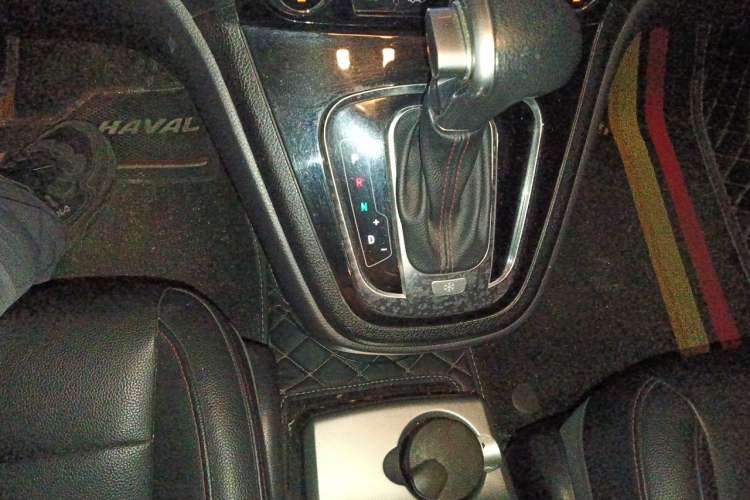 Used Haval H6 2016 Upgraded Model 1.5T Automatic Two-Wheel Drive Elite Version Gear Lever