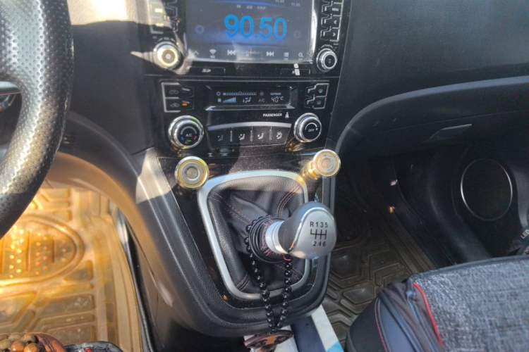 Used Haval H6 2016 Upgraded Model 1.5T Manual Two-Wheel Drive Urban Version Gear Lever