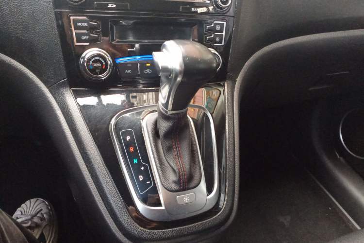 Used Haval H6 2016 Upgraded Model 1.5T Automatic Two-Wheel Drive Elite Version Gear Lever