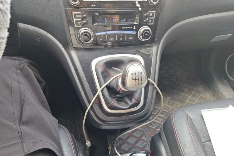 Used Haval H6 2016 Upgraded Model 1.5T Manual Two-Wheel Drive Elite Version Gear Lever