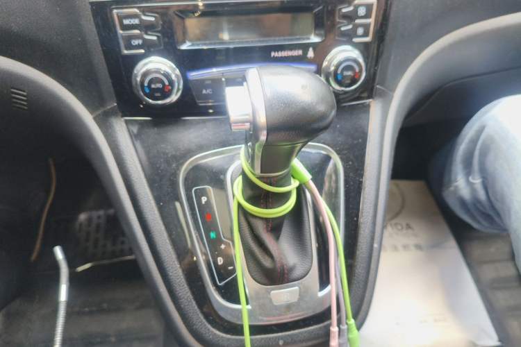 Used Haval H6 2016 Upgraded Model 1.5T Automatic Two-Wheel Drive Elite Version Gear Lever