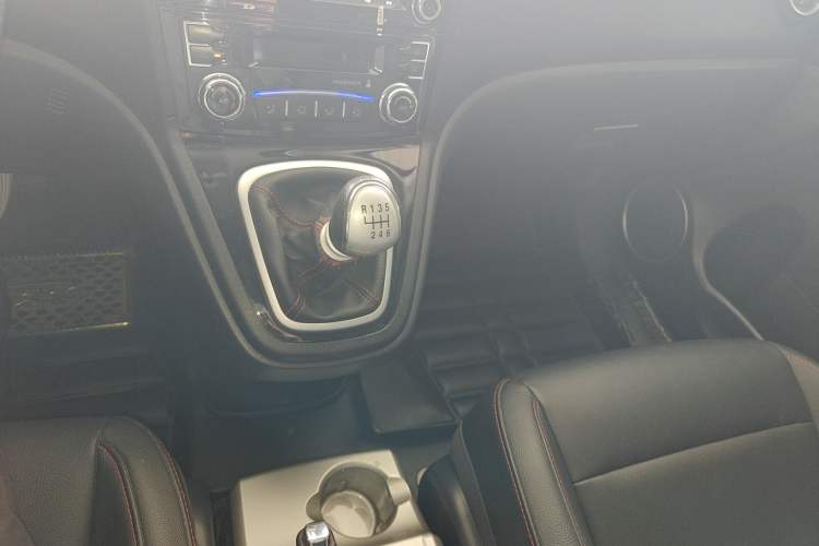 Used Haval H6 2016 Upgraded Model 1.5T Manual Two-Wheel Drive Urban Version Gear Lever