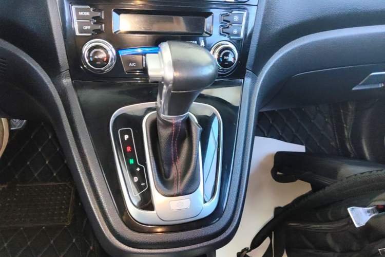 Used Haval H6 2016 Upgraded Model 1.5T Automatic Two-Wheel Drive Elite Version Gear Lever