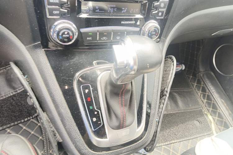 Used Haval H6 2016 Upgraded Model 1.5T Automatic Two-Wheel Drive Elite Version Gear Lever
