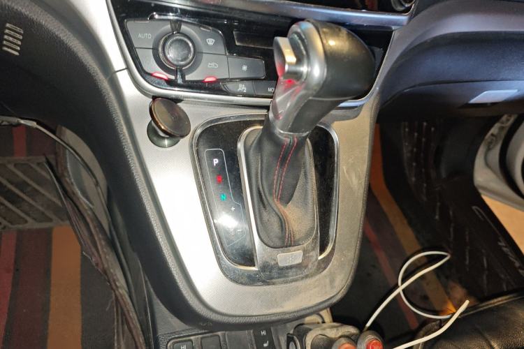 Used Haval H6 2016 Upgraded Model 1.5T Automatic Two-Wheel Drive Prestige Version Gear Lever