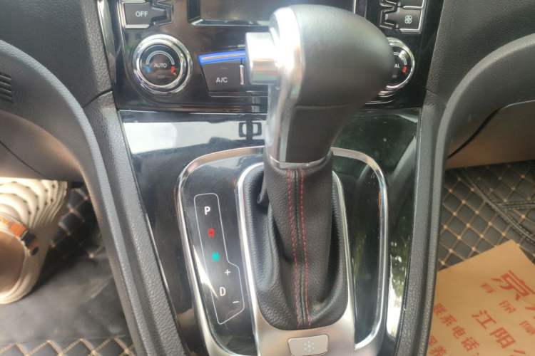 Used Haval H6 2016 Upgraded Model 1.5T Automatic Two-Wheel Drive Elite Version Gear Lever