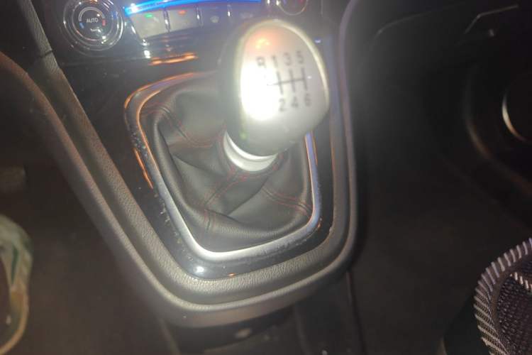 Used Haval H6 2016 Upgraded Model 1.5T Manual Two-Wheel Drive Elite Version Gear Lever