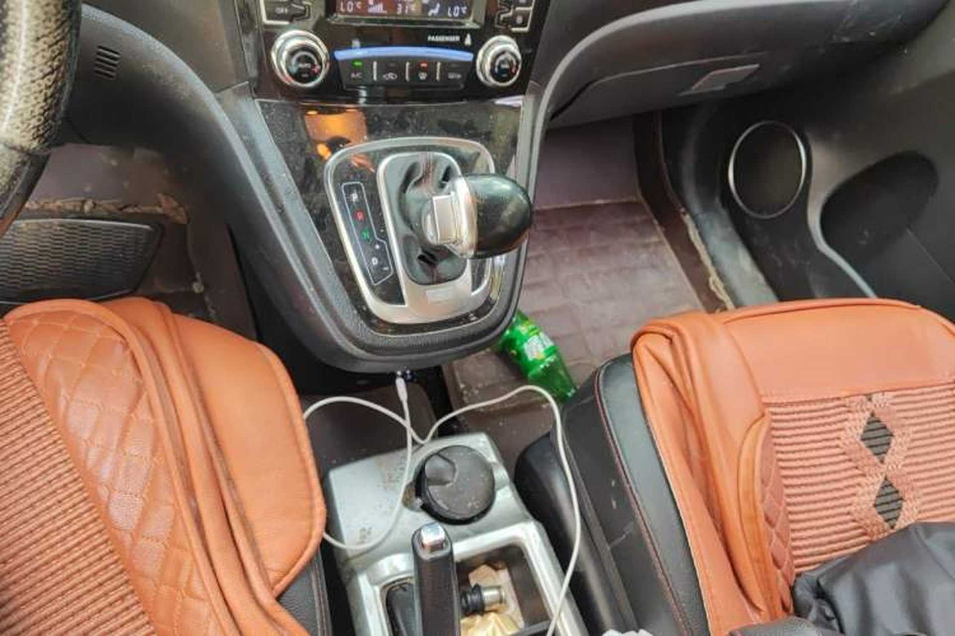 Used Haval H6 2016 Upgraded Model 1.5T Automatic Two-Wheel Drive Elite Version Gear Lever