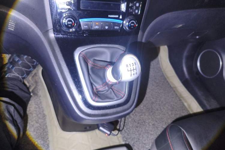Used Haval H6 2016 Upgraded Model 1.5T Manual Two-Wheel Drive Elite Version Gear Lever