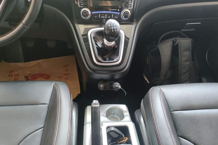 Used Haval H6 2016 Upgraded Model 1.5T Manual Two-Wheel Drive Elite Version Gear Lever