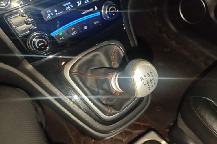 Used Haval H6 2016 Upgraded Model 1.5T Manual Two-Wheel Drive Elite Version Gear Lever