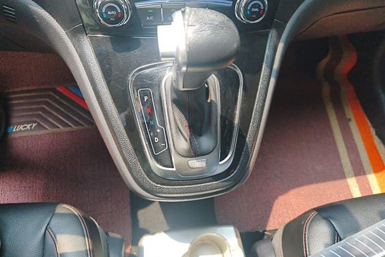 Used Haval H6 2016 Upgraded Model 1.5T Automatic Two-Wheel Drive Elite Version Gear Lever