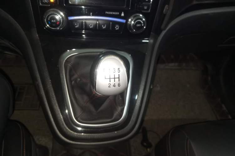 Used Haval H6 2016 Upgraded Model 1.5T Manual Two-Wheel Drive Value Edition Gear Lever