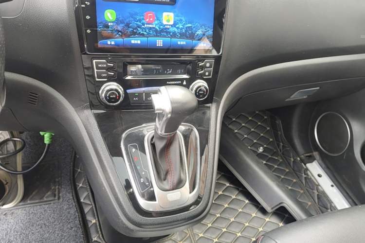 Used Haval H6 2016 Upgraded Model 1.5T Automatic Two-Wheel Drive Elite Version Gear Lever