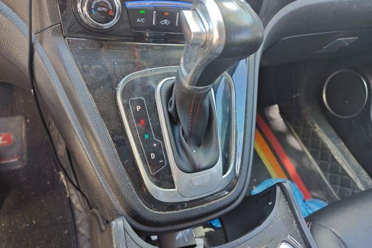 Used Haval H6 2016 Upgraded Model 1.5T Automatic Two-Wheel Drive Elite Version Gear Lever