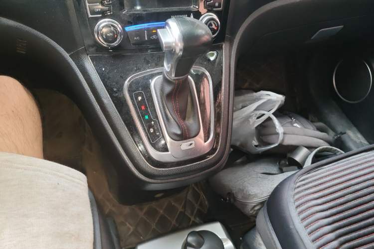 Used Haval H6 2016 Upgraded Model 1.5T Automatic Two-Wheel Drive Elite Version Gear Lever
