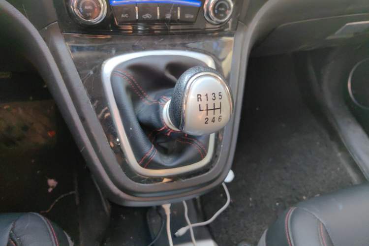 Used Haval H6 2016 Upgraded Model 1.5T Manual Two-Wheel Drive Elite Version Gear Lever