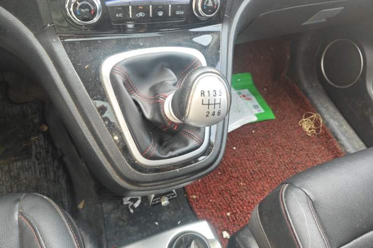 Used Haval H6 2016 Upgraded Model 1.5T Manual Two-Wheel Drive Elite Version Gear Lever